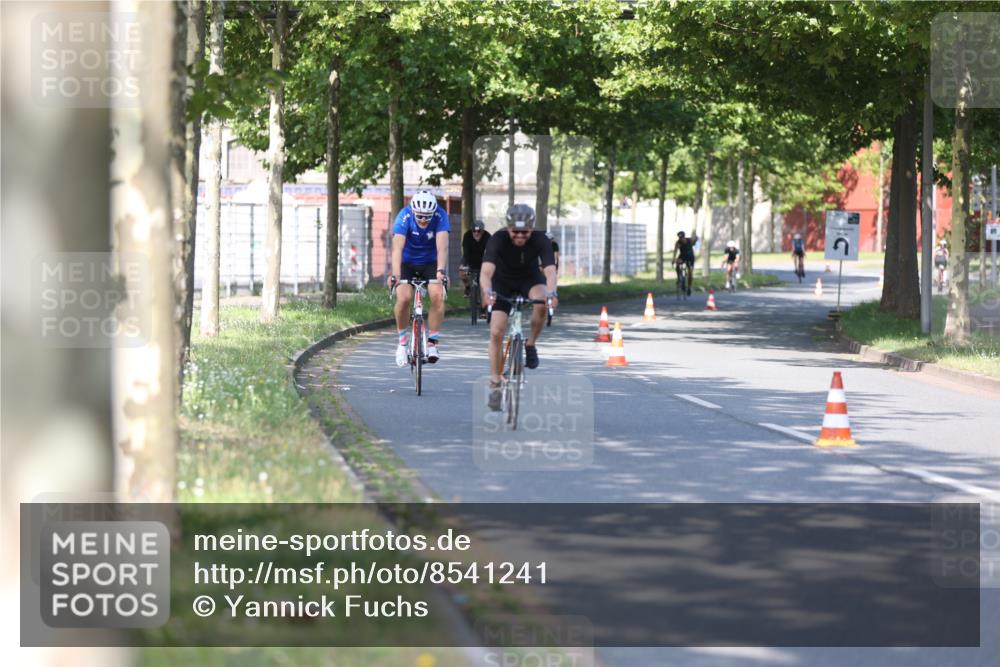 10.08.2025 - GEWOBA Citytriathlon Bremen Yannick Fuchs http://msf.ph/oto/8541241 10.08.2025 10:36:27 Radfahren 99, 117, 159, 231, 378, 397, 401, 447 meine-sportfotos.de