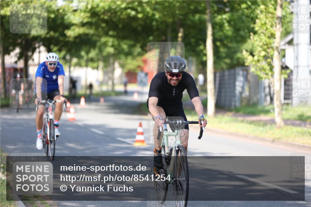 10.08.2025 - GEWOBA Citytriathlon Bremen Yannick Fuchs http://msf.ph/oto/8541254 10.08.2025 10:36:28 Radfahren 99, 115, 117, 159, 231, 378, 397, 401, 447 meine-sportfotos.de