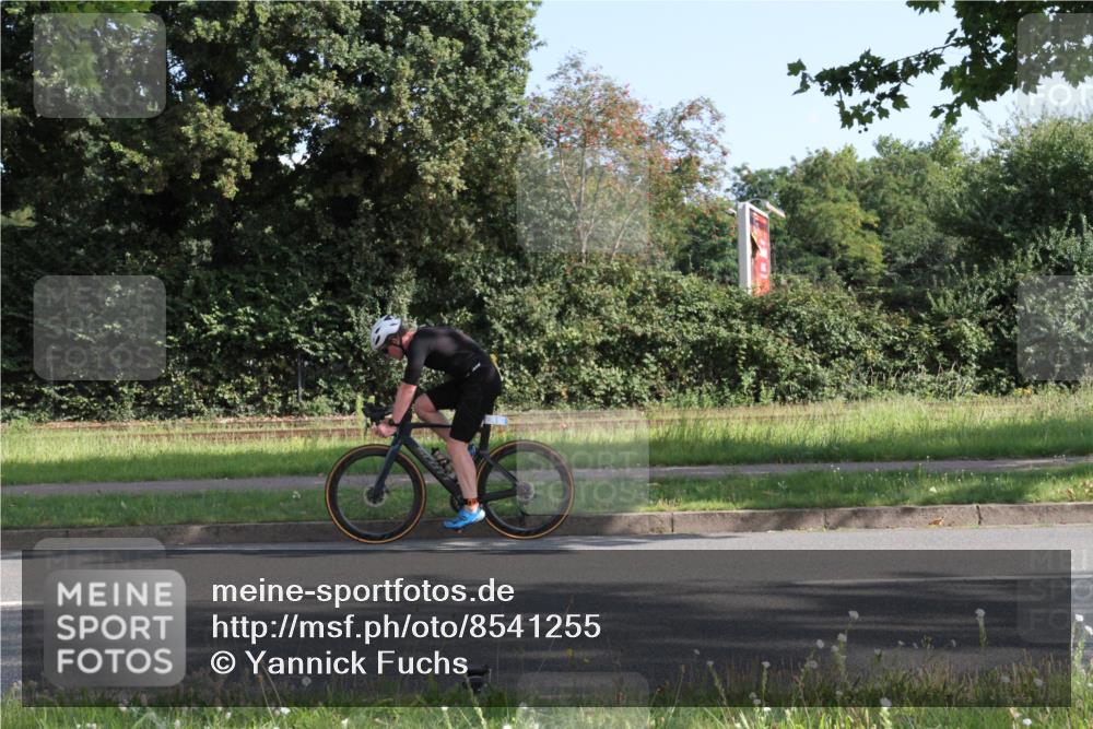 10.08.2025 - GEWOBA Citytriathlon Bremen Yannick Fuchs http://msf.ph/oto/8541255 10.08.2025 10:25:22 Radfahren 368, 438 meine-sportfotos.de