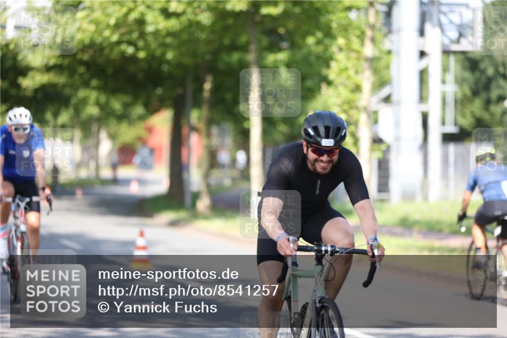 10.08.2025 - GEWOBA Citytriathlon Bremen Yannick Fuchs http://msf.ph/oto/8541257 10.08.2025 10:36:29 Radfahren 99, 115, 117, 159, 231, 378, 397, 401, 447 meine-sportfotos.de