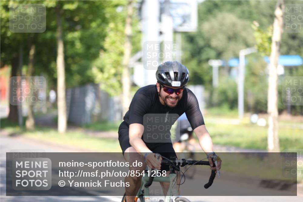 10.08.2025 - GEWOBA Citytriathlon Bremen Yannick Fuchs http://msf.ph/oto/8541258 10.08.2025 10:36:29 Radfahren 99, 115, 117, 159, 231, 378, 397, 401, 447 meine-sportfotos.de
