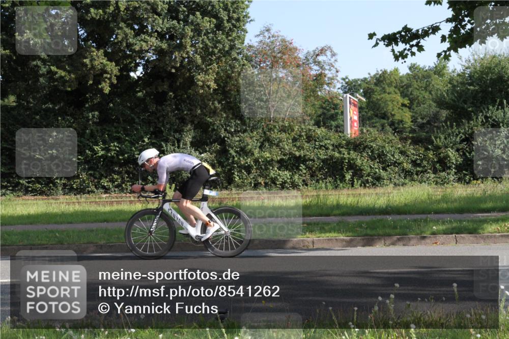 10.08.2025 - GEWOBA Citytriathlon Bremen Yannick Fuchs http://msf.ph/oto/8541262 10.08.2025 10:25:29 Radfahren  meine-sportfotos.de