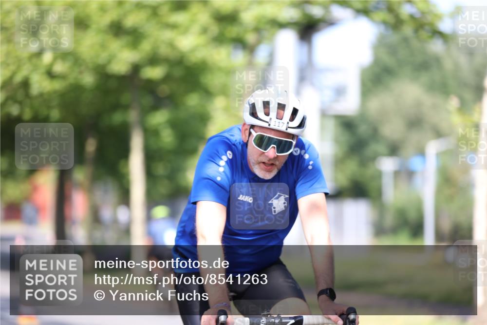 10.08.2025 - GEWOBA Citytriathlon Bremen Yannick Fuchs http://msf.ph/oto/8541263 10.08.2025 10:36:30 Radfahren 99, 115, 117, 159, 231, 378, 397, 401, 447 meine-sportfotos.de