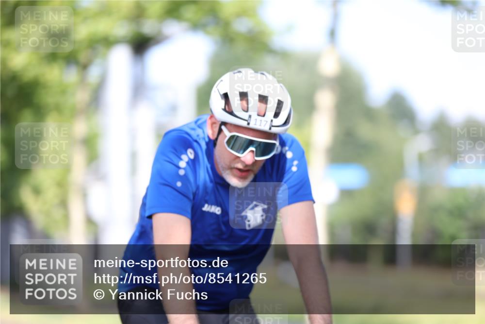 10.08.2025 - GEWOBA Citytriathlon Bremen Yannick Fuchs http://msf.ph/oto/8541265 10.08.2025 10:36:30 Radfahren 99, 115, 117, 159, 231, 378, 397, 401, 447 meine-sportfotos.de