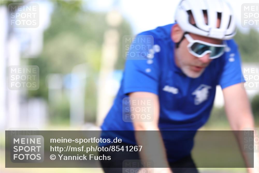 10.08.2025 - GEWOBA Citytriathlon Bremen Yannick Fuchs http://msf.ph/oto/8541267 10.08.2025 10:36:30 Radfahren 99, 115, 117, 159, 231, 378, 397, 401, 447 meine-sportfotos.de