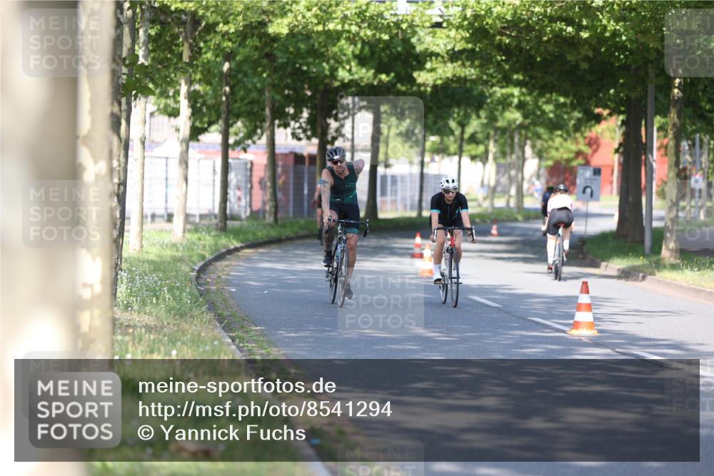 10.08.2025 - GEWOBA Citytriathlon Bremen Yannick Fuchs http://msf.ph/oto/8541294 10.08.2025 10:36:36 Radfahren 99, 115, 117, 159, 231, 378, 397, 447, 497 meine-sportfotos.de