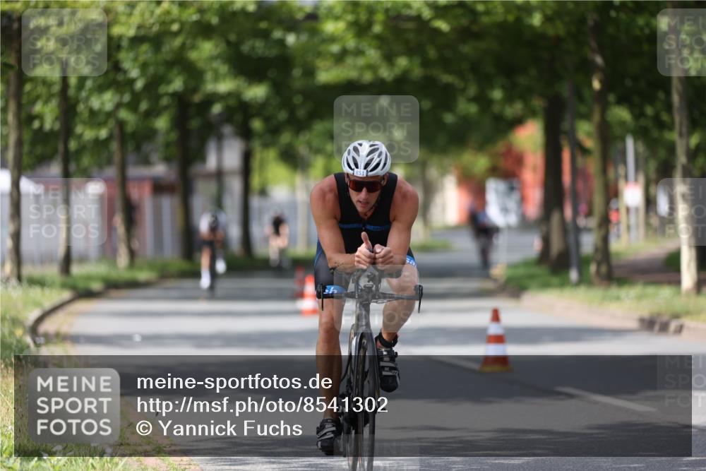 10.08.2025 - GEWOBA Citytriathlon Bremen Yannick Fuchs http://msf.ph/oto/8541302 10.08.2025 12:45:19 Radfahren 633, 712, 724, 808, 828, 851, 946, 1022 meine-sportfotos.de