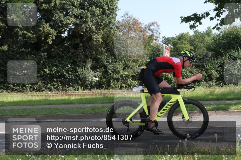 10.08.2025 - GEWOBA Citytriathlon Bremen Yannick Fuchs http://msf.ph/oto/8541307 10.08.2025 10:26:01 Radfahren 369, 431 meine-sportfotos.de