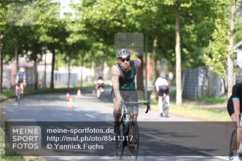 10.08.2025 - GEWOBA Citytriathlon Bremen Yannick Fuchs http://msf.ph/oto/8541317 10.08.2025 10:36:38 Radfahren 99, 115, 117, 159, 378, 397, 447, 497 meine-sportfotos.de