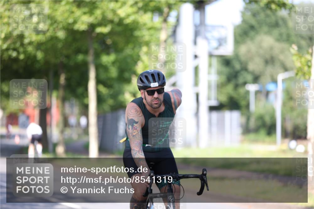 10.08.2025 - GEWOBA Citytriathlon Bremen Yannick Fuchs http://msf.ph/oto/8541319 10.08.2025 10:36:39 Radfahren 99, 115, 117, 159, 378, 397, 447, 497 meine-sportfotos.de