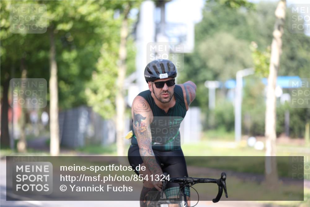10.08.2025 - GEWOBA Citytriathlon Bremen Yannick Fuchs http://msf.ph/oto/8541324 10.08.2025 10:36:39 Radfahren 99, 115, 117, 159, 378, 397, 447, 497 meine-sportfotos.de