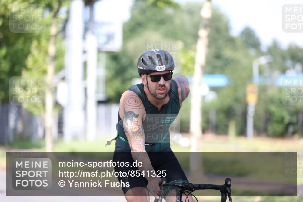 10.08.2025 - GEWOBA Citytriathlon Bremen Yannick Fuchs http://msf.ph/oto/8541325 10.08.2025 10:36:39 Radfahren 99, 115, 117, 159, 378, 397, 447, 497 meine-sportfotos.de