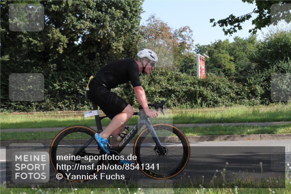 10.08.2025 - GEWOBA Citytriathlon Bremen Yannick Fuchs http://msf.ph/oto/8541341 10.08.2025 10:26:17 Radfahren 395, 507 meine-sportfotos.de
