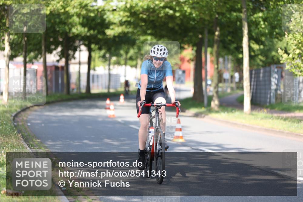 10.08.2025 - GEWOBA Citytriathlon Bremen Yannick Fuchs http://msf.ph/oto/8541343 10.08.2025 10:36:42 Radfahren 99, 115, 159, 378, 397, 447, 497 meine-sportfotos.de