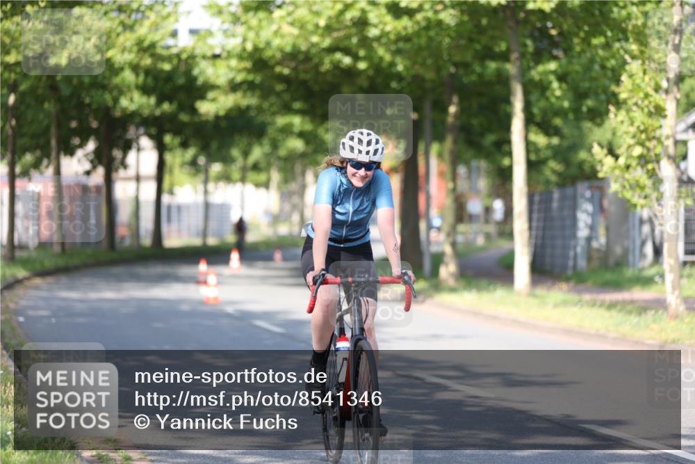 10.08.2025 - GEWOBA Citytriathlon Bremen Yannick Fuchs http://msf.ph/oto/8541346 10.08.2025 10:36:42 Radfahren 99, 115, 159, 378, 397, 447, 497 meine-sportfotos.de