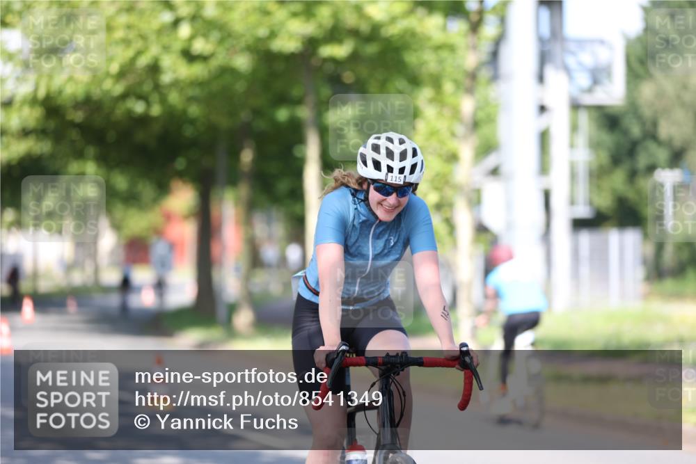 10.08.2025 - GEWOBA Citytriathlon Bremen Yannick Fuchs http://msf.ph/oto/8541349 10.08.2025 10:36:43 Radfahren 99, 115, 397, 447, 497 meine-sportfotos.de