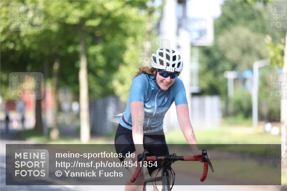 10.08.2025 - GEWOBA Citytriathlon Bremen Yannick Fuchs http://msf.ph/oto/8541354 10.08.2025 10:36:43 Radfahren 99, 115, 397, 447, 497 meine-sportfotos.de