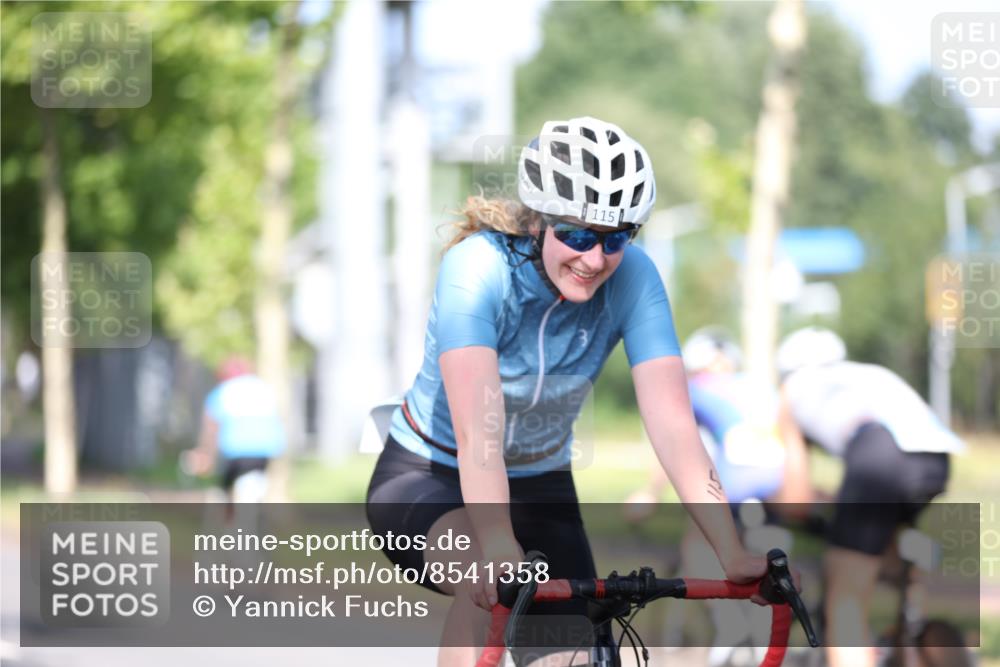 10.08.2025 - GEWOBA Citytriathlon Bremen Yannick Fuchs http://msf.ph/oto/8541358 10.08.2025 10:36:43 Radfahren 99, 115, 397, 447, 497 meine-sportfotos.de