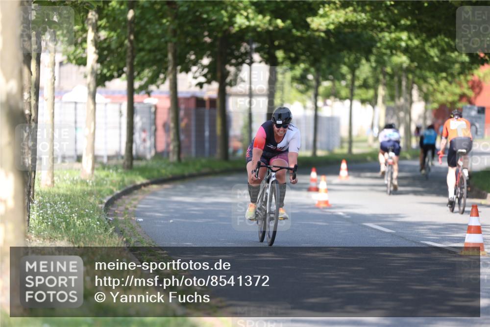 10.08.2025 - GEWOBA Citytriathlon Bremen Yannick Fuchs http://msf.ph/oto/8541372 10.08.2025 10:36:51 Radfahren 115, 381, 497 meine-sportfotos.de