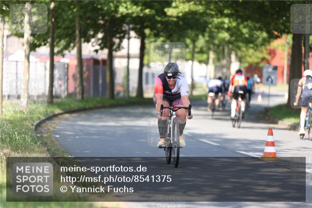 10.08.2025 - GEWOBA Citytriathlon Bremen Yannick Fuchs http://msf.ph/oto/8541375 10.08.2025 10:36:51 Radfahren 115, 381, 497 meine-sportfotos.de