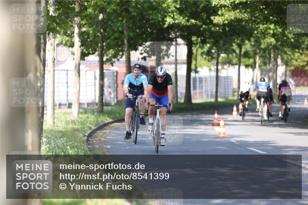 10.08.2025 - GEWOBA Citytriathlon Bremen Yannick Fuchs http://msf.ph/oto/8541399 10.08.2025 10:37:05 Radfahren 85, 381, 464 meine-sportfotos.de