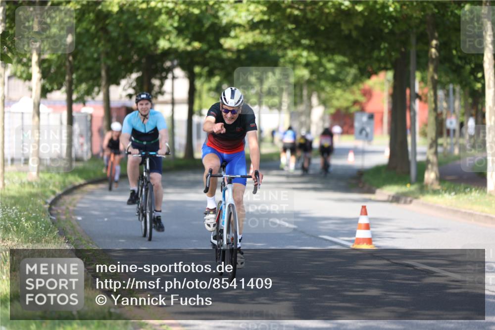 10.08.2025 - GEWOBA Citytriathlon Bremen Yannick Fuchs http://msf.ph/oto/8541409 10.08.2025 10:37:06 Radfahren 85, 381, 464 meine-sportfotos.de