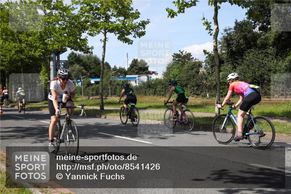 10.08.2025 - GEWOBA Citytriathlon Bremen Yannick Fuchs http://msf.ph/oto/8541426 10.08.2025 14:29:16 Radfahren 172, 188, 206, 321, 365, 389, 447 meine-sportfotos.de