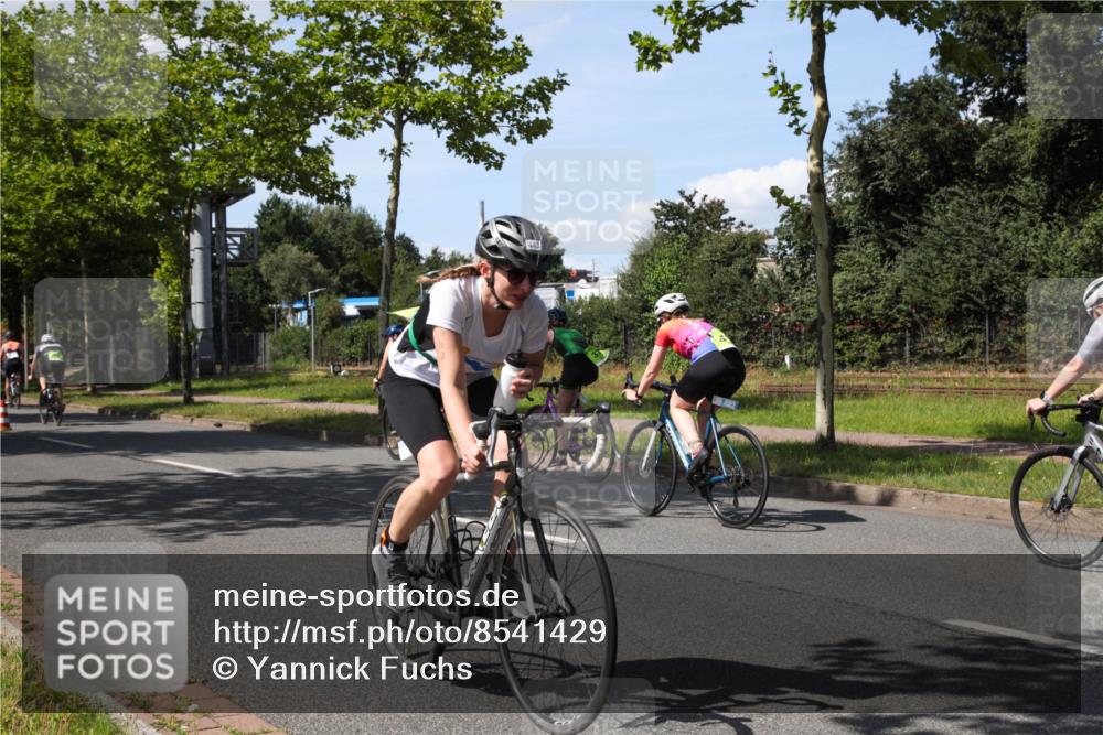 10.08.2025 - GEWOBA Citytriathlon Bremen Yannick Fuchs http://msf.ph/oto/8541429 10.08.2025 14:29:17 Radfahren 117, 172, 188, 206, 321, 365, 389, 447 meine-sportfotos.de