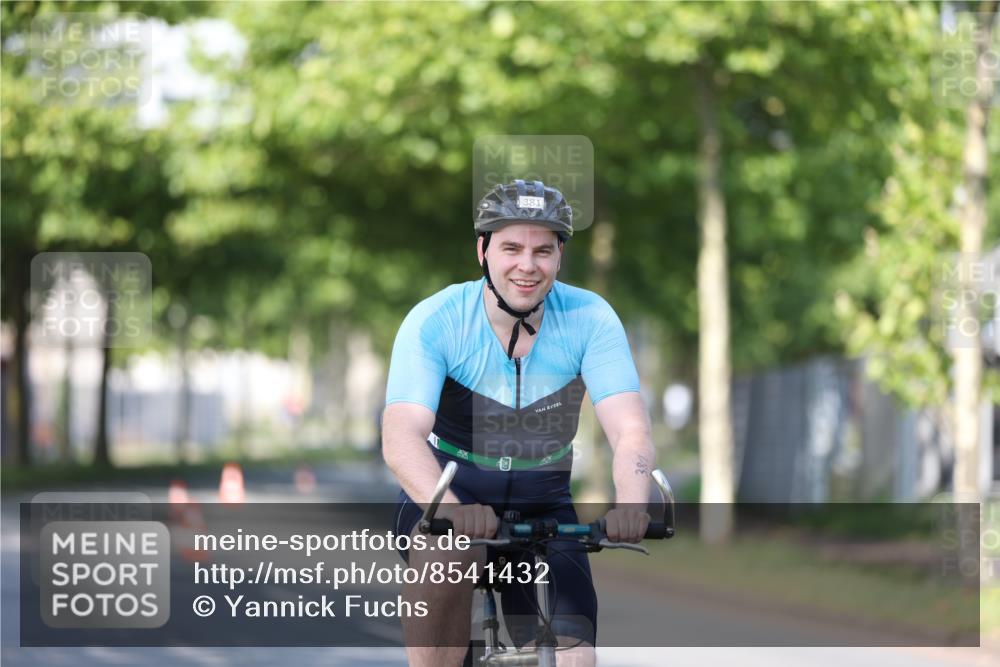 10.08.2025 - GEWOBA Citytriathlon Bremen Yannick Fuchs http://msf.ph/oto/8541432 10.08.2025 10:37:08 Radfahren 85, 381, 464 meine-sportfotos.de