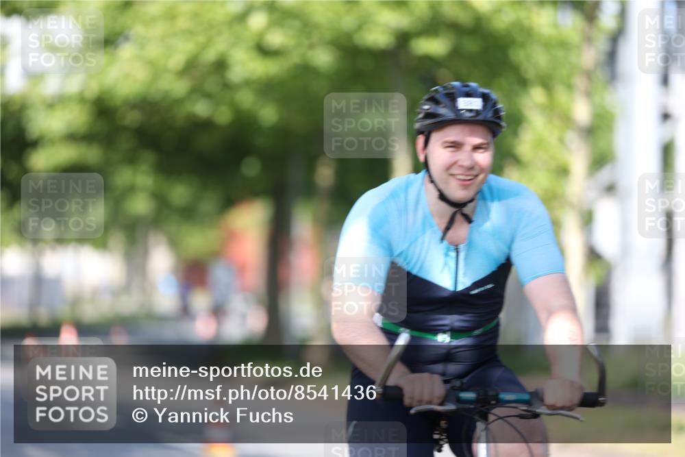 10.08.2025 - GEWOBA Citytriathlon Bremen Yannick Fuchs http://msf.ph/oto/8541436 10.08.2025 10:37:09 Radfahren 85, 381, 464 meine-sportfotos.de