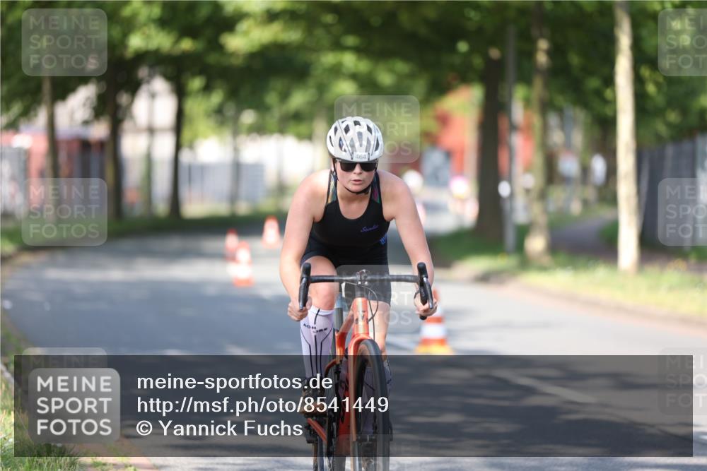 10.08.2025 - GEWOBA Citytriathlon Bremen Yannick Fuchs http://msf.ph/oto/8541449 10.08.2025 10:37:11 Radfahren 85, 121, 145, 381, 464 meine-sportfotos.de