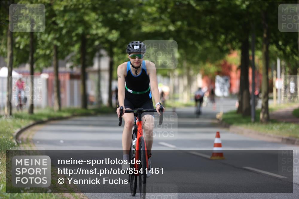 10.08.2025 - GEWOBA Citytriathlon Bremen Yannick Fuchs http://msf.ph/oto/8541461 10.08.2025 12:45:36 Radfahren 676, 724, 748, 771, 930, 939, 946, 1022 meine-sportfotos.de
