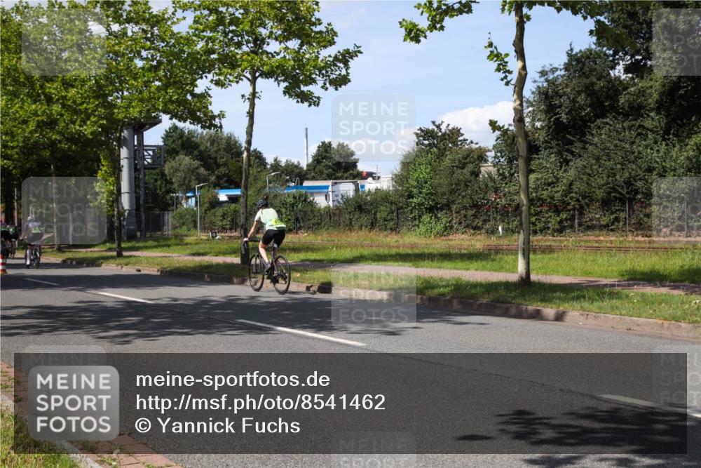 10.08.2025 - GEWOBA Citytriathlon Bremen Yannick Fuchs http://msf.ph/oto/8541462 10.08.2025 14:29:20 Radfahren 117, 188, 206, 212, 351, 365, 373, 389, 447, 487 meine-sportfotos.de