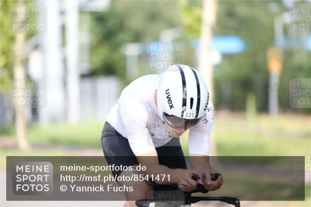 10.08.2025 - GEWOBA Citytriathlon Bremen Yannick Fuchs http://msf.ph/oto/8541471 10.08.2025 10:37:21 Radfahren 121, 145, 455, 464 meine-sportfotos.de