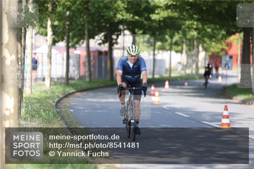 10.08.2025 - GEWOBA Citytriathlon Bremen Yannick Fuchs http://msf.ph/oto/8541481 10.08.2025 10:37:23 Radfahren 33, 75, 121, 145, 455 meine-sportfotos.de