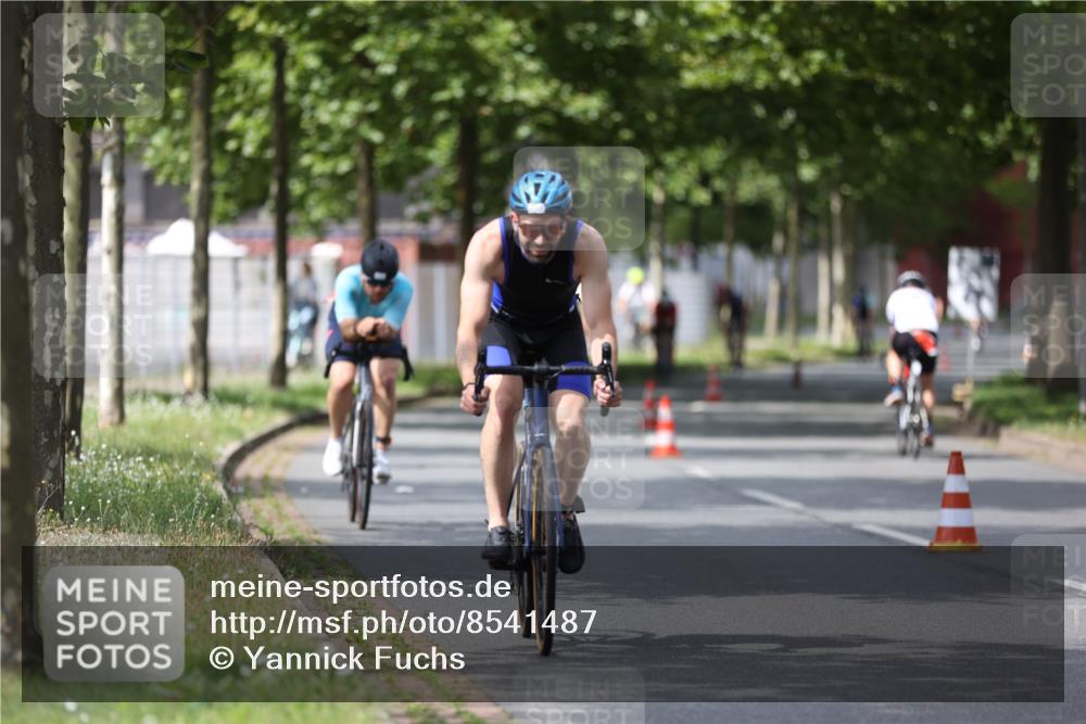 10.08.2025 - GEWOBA Citytriathlon Bremen Yannick Fuchs http://msf.ph/oto/8541487 10.08.2025 12:45:43 Radfahren 574, 651, 676, 697, 748, 771, 812, 898, 928, 930, 939 meine-sportfotos.de