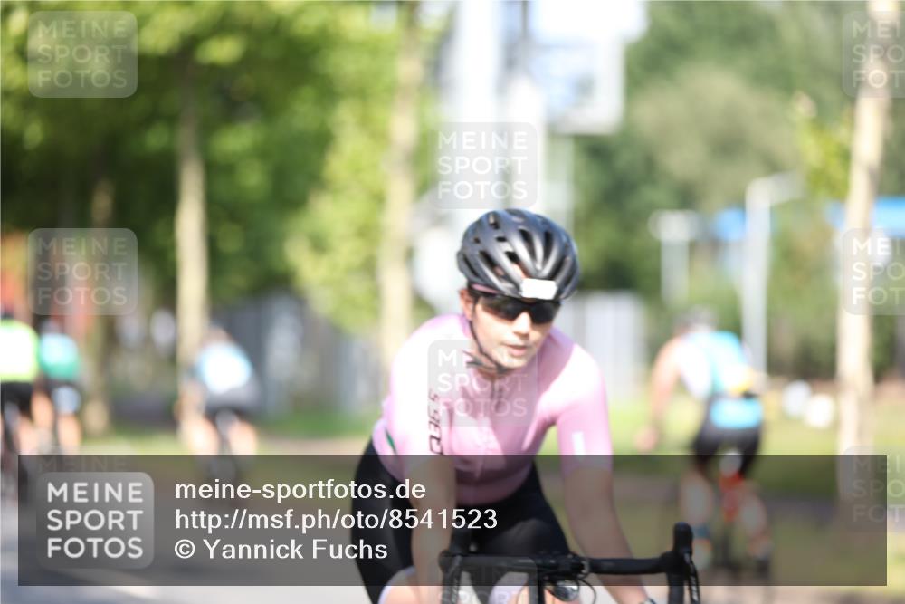 10.08.2025 - GEWOBA Citytriathlon Bremen Yannick Fuchs http://msf.ph/oto/8541523 10.08.2025 10:37:31 Radfahren 33, 49, 75, 121, 123, 145, 219, 455, 485 meine-sportfotos.de