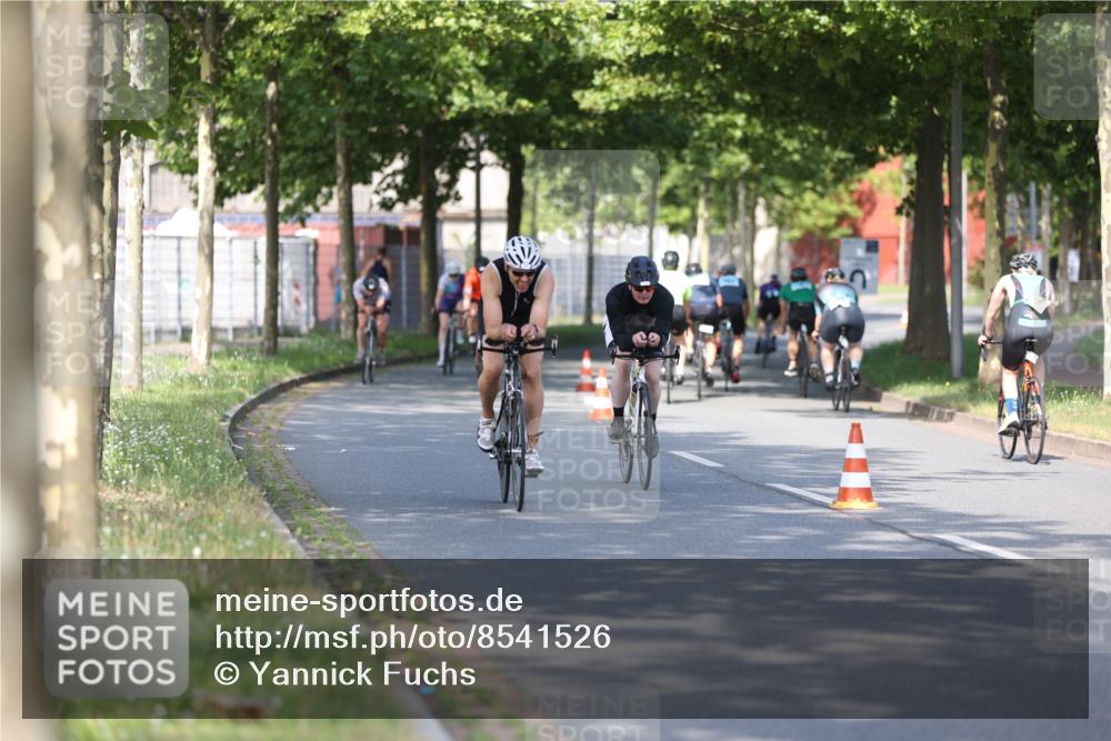 10.08.2025 - GEWOBA Citytriathlon Bremen Yannick Fuchs http://msf.ph/oto/8541526 10.08.2025 10:37:33 Radfahren 33, 49, 75, 121, 123, 145, 219, 455, 485 meine-sportfotos.de