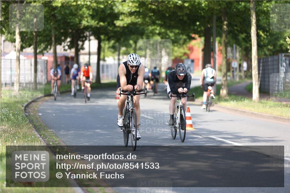 10.08.2025 - GEWOBA Citytriathlon Bremen Yannick Fuchs http://msf.ph/oto/8541533 10.08.2025 10:37:34 Radfahren 33, 49, 75, 121, 123, 145, 219, 375, 455, 485 meine-sportfotos.de
