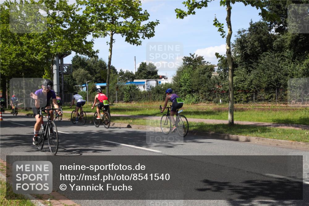 10.08.2025 - GEWOBA Citytriathlon Bremen Yannick Fuchs http://msf.ph/oto/8541540 10.08.2025 14:29:29 Radfahren 117, 179, 206, 212, 351, 365, 373, 389, 405, 466, 487, 517 meine-sportfotos.de