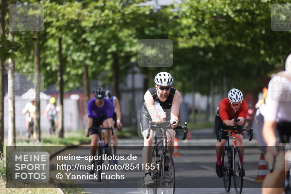 10.08.2025 - GEWOBA Citytriathlon Bremen Yannick Fuchs http://msf.ph/oto/8541551 10.08.2025 12:45:50 Radfahren 574, 651, 674, 685, 697, 748, 771, 812, 898, 928, 930 meine-sportfotos.de