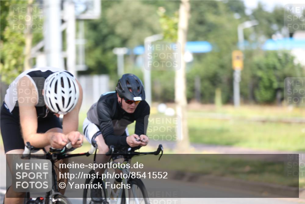 10.08.2025 - GEWOBA Citytriathlon Bremen Yannick Fuchs http://msf.ph/oto/8541552 10.08.2025 10:37:35 Radfahren 33, 49, 75, 121, 123, 145, 219, 375, 455, 485 meine-sportfotos.de