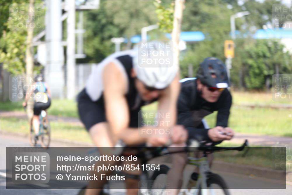 10.08.2025 - GEWOBA Citytriathlon Bremen Yannick Fuchs http://msf.ph/oto/8541554 10.08.2025 10:37:35 Radfahren 33, 49, 75, 121, 123, 145, 219, 375, 455, 485 meine-sportfotos.de