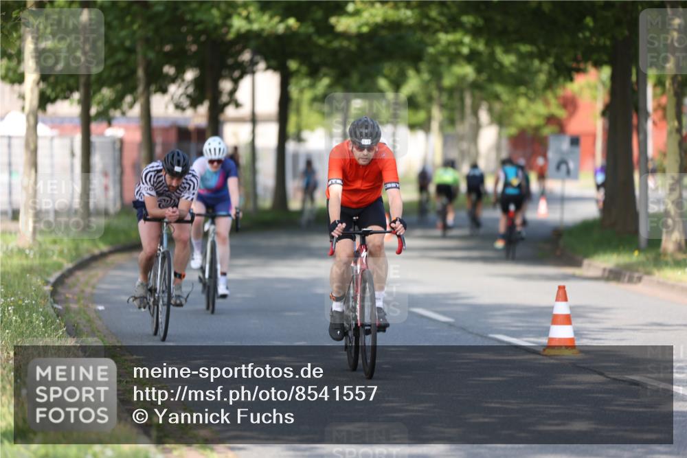 10.08.2025 - GEWOBA Citytriathlon Bremen Yannick Fuchs http://msf.ph/oto/8541557 10.08.2025 10:37:36 Radfahren 33, 49, 75, 121, 123, 145, 219, 375, 455, 474, 485 meine-sportfotos.de