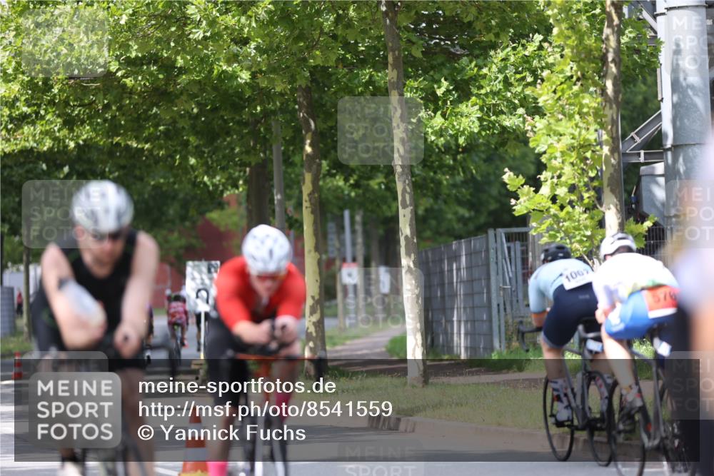 10.08.2025 - GEWOBA Citytriathlon Bremen Yannick Fuchs http://msf.ph/oto/8541559 10.08.2025 12:45:50 Radfahren 574, 651, 674, 685, 697, 748, 771, 812, 898, 928, 930 meine-sportfotos.de