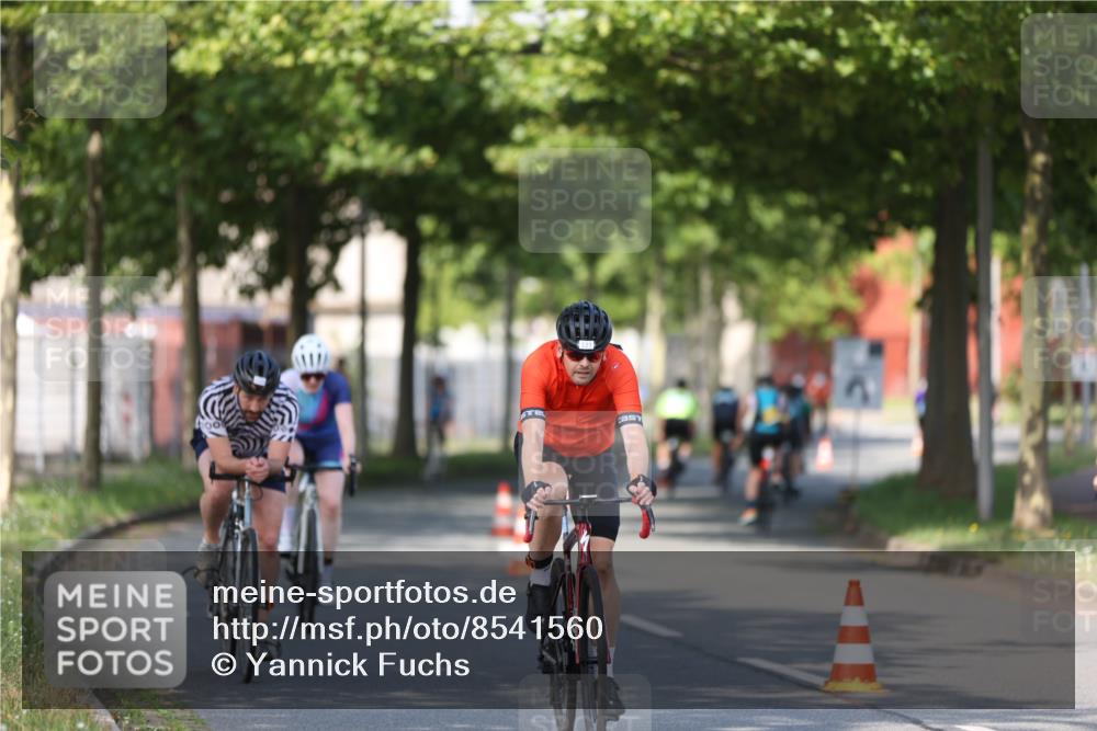 10.08.2025 - GEWOBA Citytriathlon Bremen Yannick Fuchs http://msf.ph/oto/8541560 10.08.2025 10:37:36 Radfahren 33, 49, 75, 121, 123, 145, 219, 375, 455, 474, 485 meine-sportfotos.de