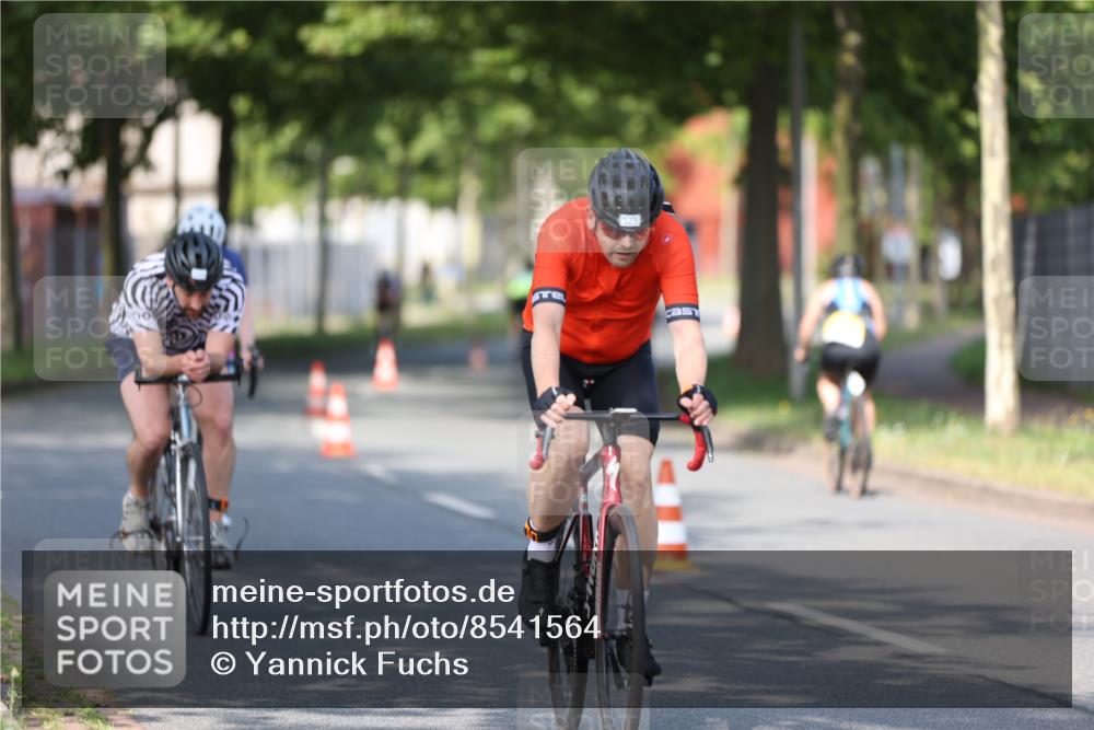 10.08.2025 - GEWOBA Citytriathlon Bremen Yannick Fuchs http://msf.ph/oto/8541564 10.08.2025 10:37:37 Radfahren 33, 49, 75, 123, 219, 375, 455, 474, 485 meine-sportfotos.de