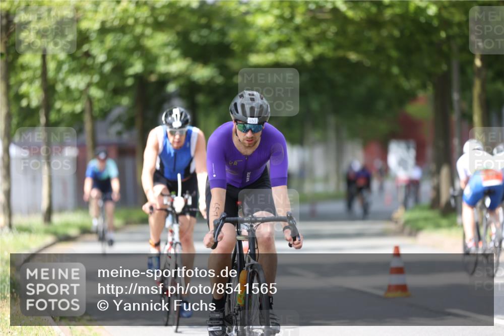 10.08.2025 - GEWOBA Citytriathlon Bremen Yannick Fuchs http://msf.ph/oto/8541565 10.08.2025 12:45:51 Radfahren 574, 651, 674, 685, 697, 748, 771, 812, 898, 928 meine-sportfotos.de