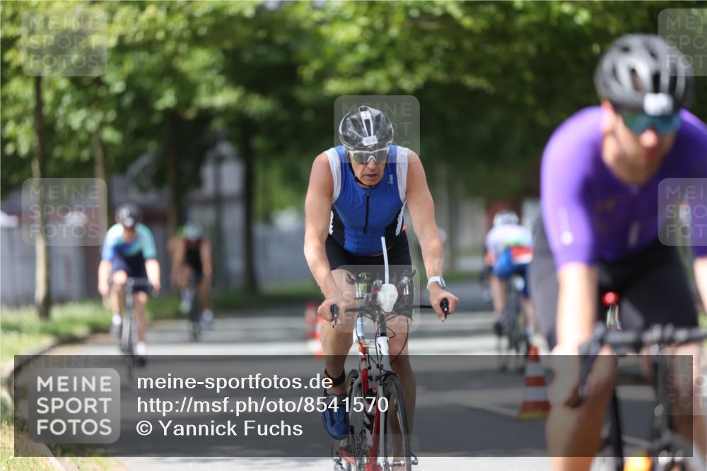 10.08.2025 - GEWOBA Citytriathlon Bremen Yannick Fuchs http://msf.ph/oto/8541570 10.08.2025 12:45:52 Radfahren 574, 651, 674, 685, 697, 748, 771, 812, 898, 928, 929 meine-sportfotos.de
