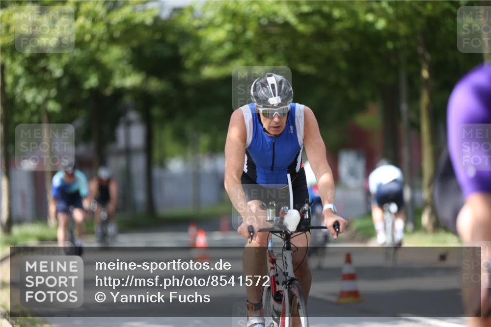 10.08.2025 - GEWOBA Citytriathlon Bremen Yannick Fuchs http://msf.ph/oto/8541572 10.08.2025 12:45:52 Radfahren 574, 651, 674, 685, 697, 748, 771, 812, 898, 928, 929 meine-sportfotos.de